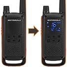 Motorola T82 - Walkie Talkie, color rojo, paquete de 2 unidades - Hasta 10km - details 5