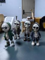 Figura decorativa de esqueleto con sudadera - Diseño urbano moderno para decoración de interiores o jardín - details 0