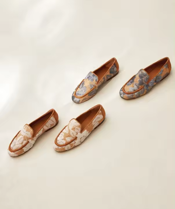 Pedro Miralles Mocasines de piel y tejido con lentejuelas plateadas. modelo FOZ en tonos Marrones. Hecho a mano en España. - 1