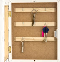 Cuadroexpres - Caja-Armario para Llaves, para Colgar en La Pared, 26x31x6 cm, Pintado a Mano, Abstracto en Plata y Blanco, con Relieve, 100% Original, Tornillos y Tacos incluidos, Con 9 Ganchos + 6 incluidos para colocar. - details 1