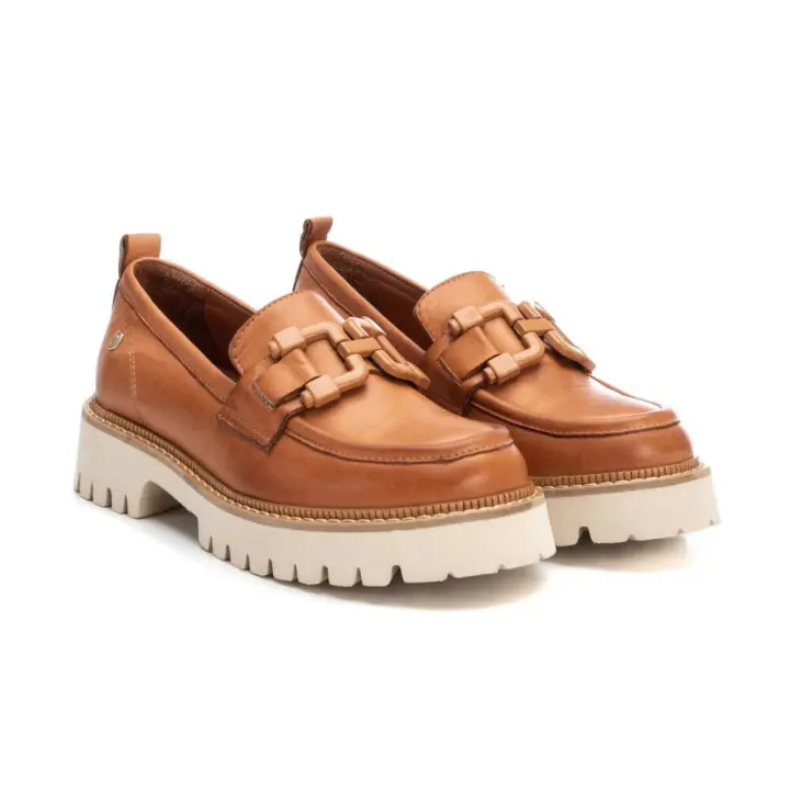 Shoes Mocasin marca Carmela para mujer en color cuero - 1