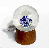 Real Madrid C.F. Bola de nieve grande 9 X 6,5 cms, Producto Oficial, Regalo divertido, Original, Colección - details 4