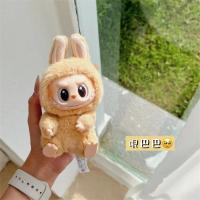 Figura de Anime Labubu Llavero de Muñeco de Pelo de Franela Regalo de Cumpleaños Ideal para Edades 14+ Juguete de Animación - details 7