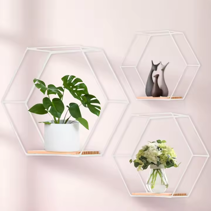 Estantes de pared hexagonales de metal Blanco, Juego de 3, estantes colgantes para decoración de pared, estantes de pared type loft, estantes de parantes de pared Blancos para decoración de Paredes en Sala de estar, dormitorio, baño, cafetería y Hotel - 1