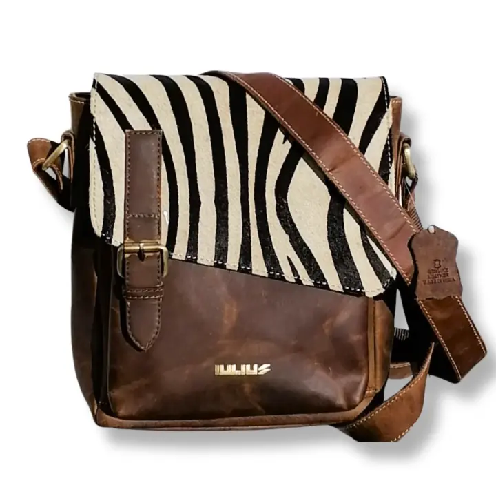 Bandolera unisex de cuero IULIUS con solapa estampada cebra – Estilo atrevido y auténtico, 100% piel vacuno - 1