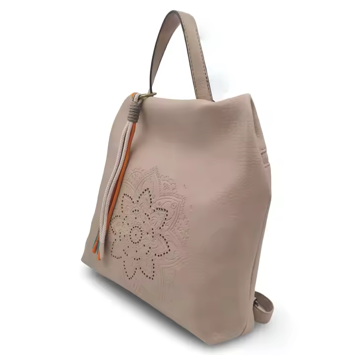 Mochila antirrobo para mujer efecto piel. Asas ajustables. Amplia capacidad, cómoda y ligera. Disponible en varios colores. CAMAR - 1