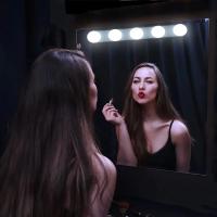 Luz De Espejo De Maquillaje LED Ajustable Con 5 Bombillas Y 3 Modos De Color USB Instalación Adhesiva Para Baño Y Dormitorio - details 1