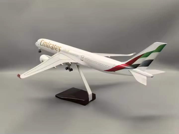 Modelo De Avión Emirates UAE A350 De 47cm Escala 1:142 En Resina Con Pista Regalo De Juguetes Para Colección Y Exhibición - 1