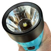 Linterna de Mano Portatil Emegencia Sumegible y Estanca  LED Funciona con Pilas AA ideal para camping, pesca o largas caminatas en el bosque - Maxia Market - details 2