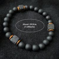 Pulsera para hombre de piedra volcánica y ónix negro en diseño cuadrado - Joyería moderna para caballeros contemporáneos - details 1