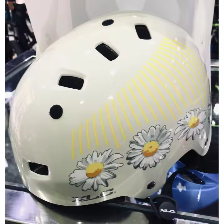 CASCO XLC BH-C22 CASCO URBAN FLORES 12 AGUJEROS CREMA UNICA - 1
