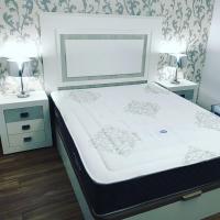 Dormitorio de matrimonio completo. SE ENTREGA MONTADO. Acabado blanco poro combinado con gris - details 0