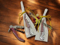 Lote de 10/15 Sacacorchos en Bolsa de Regalo con lazo oro - Detalles para Invitados de Boda, Comuniones, Bautizos, Aniversarios - details 0