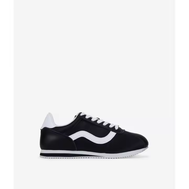 Bosanova Zapatillas deportivas para mujer con pieza trasera y lateral a contraste y suela dentada de 2 cm. Cierre con cordones planos. - 1