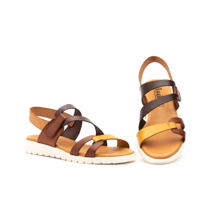 DSD-10090 Metales - Cuero y Multi Hecho en España Sandalias Mujer Piel Metales - Cuero Y Multi Numeración: 35-41 Marca: Calzados DSD Este zapato es una sandalia plana con un diseño de tiras cruzadas en una paleta de colores metalizados - 1
