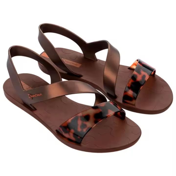 82429 IPANEMA Chancla piscina de mujer tipo sandalia de la marca Ipanema modelo VIBE SANDAL. Fabricada con tiras de goma en color marrón y estampado animal. Planta anatómica y suela de goma antideslizante. Calzan pequeño. - 1