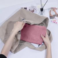 Bolso De Viaje Para Maquillaje De Gran Capacidad De Corduroy Organizador De Cosméticos Portátil Para Mujeres Bolso De Almacenamiento De Maquillaje Con Cierre De Cremallera - details 8