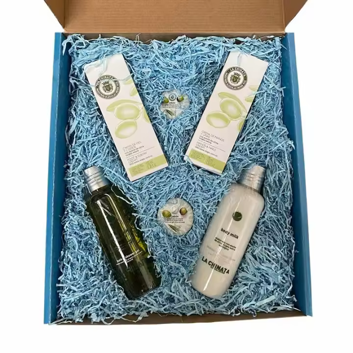 La Chinata. Cesta de cosmética  regalo. Crema de pies y codos (100 ml), crema de manos 75ml, gel de baño 250 ml bodymilk corporal 250 ml y pastilla jabón 20 gr. Regalo original para mujer. - 1