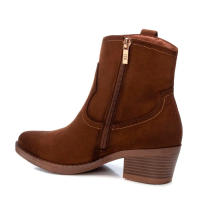 Botín de Mujer XTI 142039 en Antelina Camel con Tacón de 5 cm y Cremallera Lateral - details 3