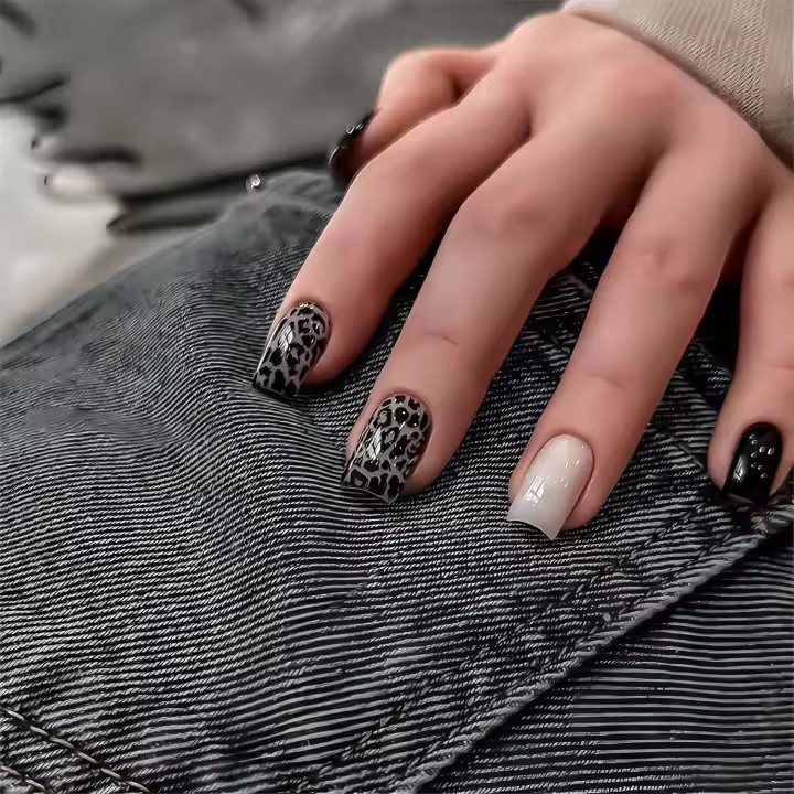 Uñas postizas cuadradas de longitud media con pegamento, uñas postizas acrílicas con diseño de estampado de leopardo negro, 12 tamaños, 24 unidades - 1