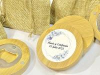 abridor de bambu magnetico personalizado con bolsa de yute detalles para invitados de boda originales regalos originales para boda comuniones bautizo aniversarios cumpleaños detalles originales para invitados - details 2