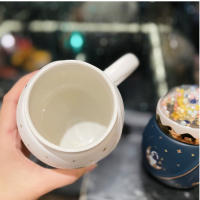Taza De Cerámica Con Tapa Y Cuchara Serie Astronauta Regalo Creativo Para Negocios Eco-amigable Para Café Y Té Cumpleaños Y Fiestas Para Niñas - details 5