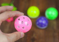 Juguete Para Aves Pelota Hueca Con Campana Estimulante Mordedor Para Periquitos Bola De Plástico Para Juegos Interactivos - details 7