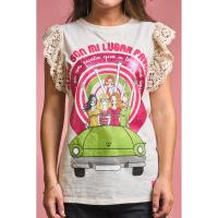 Camiseta Amigas de Anabel Lee."ELLAS SON MI LUGAR FAVORITO. Estoy en un punto que a todo me apunto."     -Camiseta de corte recto y cuello redondo.  -Tirante ancho, acabado en volante crochet.  -Maxi print delantero con detalle de foil. - details 7