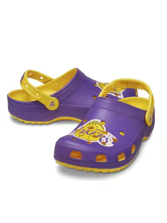 NBA Los Angeles Lakers Classic Clog U de Crocs, comodidad y estilo en cada paso. Diseño ergonómico, ideal para el día a día y actividades al aire libre. - 1