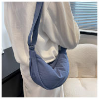 Bolso bandolera de nailon impermeable con forma de media luna, informal y ligero, para mujer, con correa ajustable para el hombro, ideal para viajes, compras, escuela y oficina. - details 4