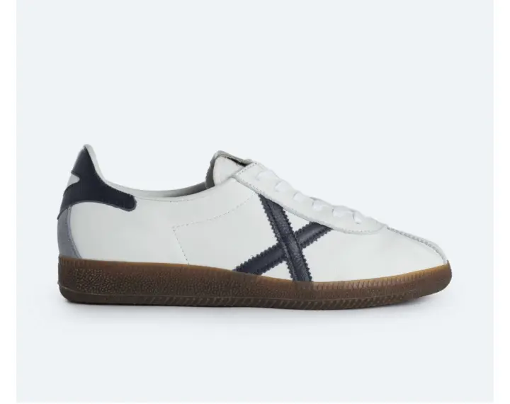 MUNICH Zapatilla Casual Piel Blanca Modelo Barru con Detalles Azul - 1