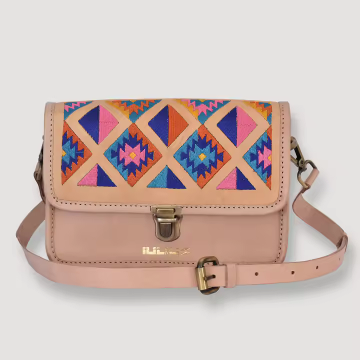 Bolso de cuero con bordado étnico a mano. Compacto, auténtico y único. Marca IULIUS - 1