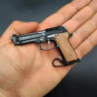 Llavero De Metal Beretta 92F Modelo De Sobrevivencia Jedi Adorno De Escritorio Para Niños Y Adultos Regalo De Cumpleaños - details 1