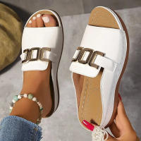 Sandalias de cuña con plataforma para mujer (Nueva Colección 2025) - Chanclas casuales con detalles metálicos y punta abierta, tallas grandes disponibles - details 1