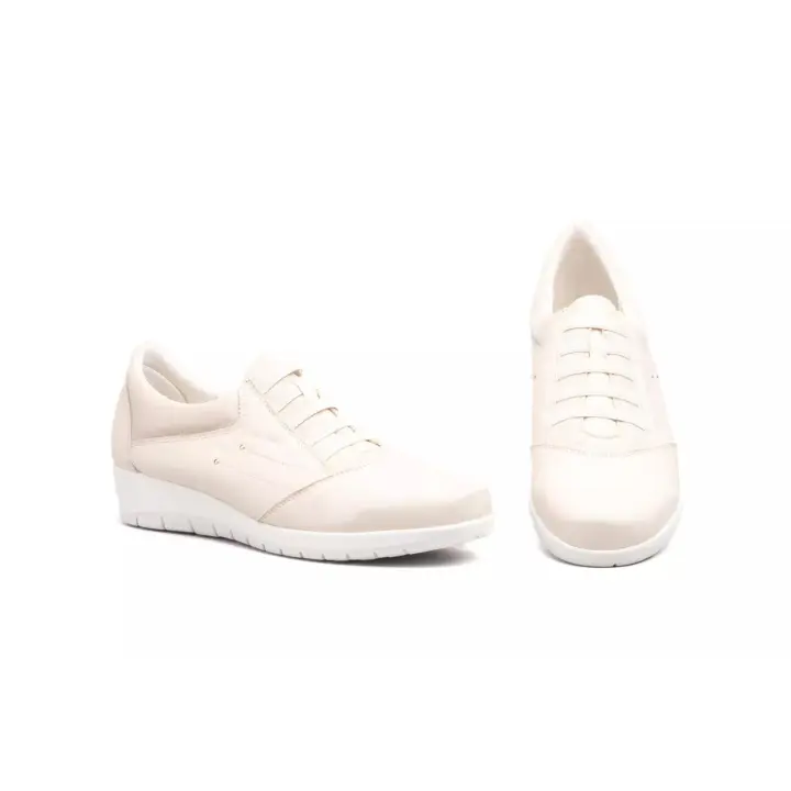 5567 Marfil-Burdeos-Cuero-Marino-Marron y Negro Hecho en España Zapatos Mujer Piel Elásticos Numeración:35-42 Marca:JAM Zapatillas deportivas de corte de piel en un delicado tono, caracterizadas por su diseño minimalista y elegante. Los cordones elásticos - 1