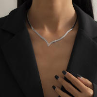 Collar De Cadena De Escama De Serpiente Tejida En Oro Lacteo Para Mujeres Y Hombres Collar De Corazón Con Borla Simples Y Modernos Joyería De 2022 - details 8