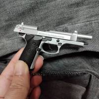 Mini Pistola De Aleación 1:3 92F Llaveañera Desmontable Pistola Falso Para Colección Pendantes Para Bolsos Juguetes Para Adultos Y Niños Desde 14 Años - details 1