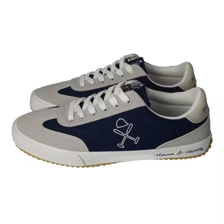Zapatillas marca HARPER & NEYER para hombre en color marino. Zapatillas casuales Harper & Neyer, lona transpirable, suela flexible y diseño urbano en azul marino. - 1