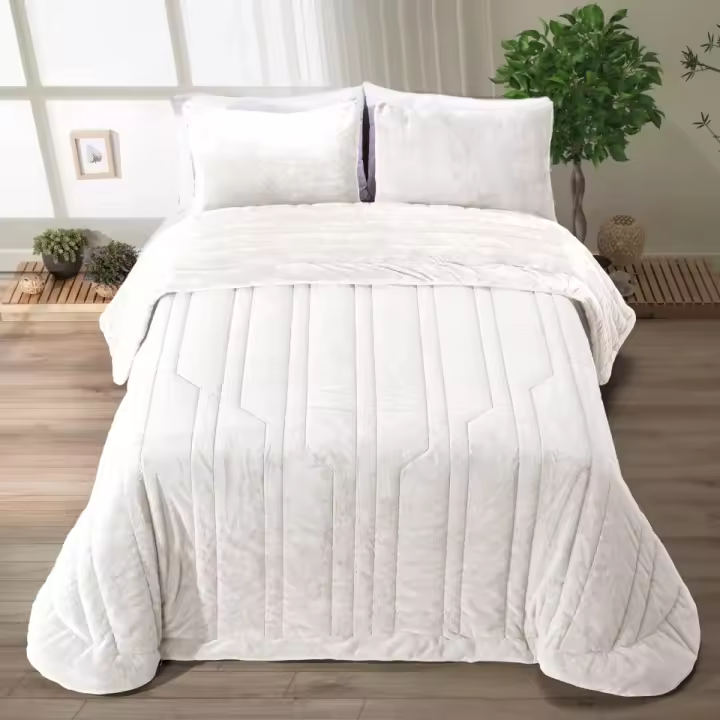 Edredón Comforter Franjas Geométricas de Mouton en Crema - Para una cómoda y elegante decoración del hogar. Manterol - 1