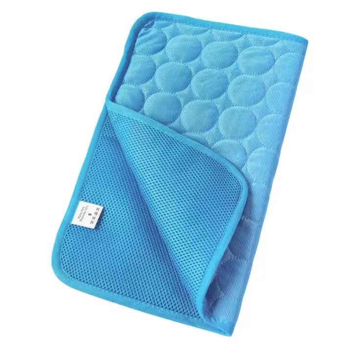 Alfombra De Enfriamiento Para Mascotas Perro Gato Cama Fría De Verano Tamaño Pequeño Material De Seda Hielo Resistente Al Agua 5 Tamaños Disponibles - 1