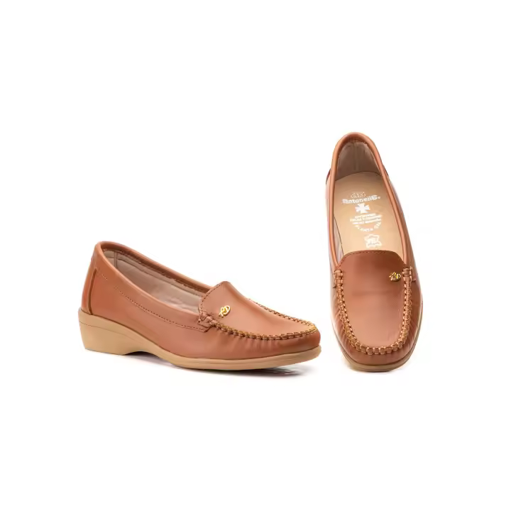 3108 Negro-rojo-cuero y beige Hecho en España Kiowa Mujer Piel  Antonella Numeración: 36-41 Marca: Antonella Presentamos un par de zapatos mocasines en elegante color negro, diseñados con un corte de piel auténtica que garantiza durabilidad y confort - 1