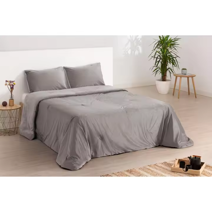 Go-Go - Edredón nórdico VERSUS Grey. Producto Premium para vestir tu cama. Incluye dos fundas de cojín y bolsa para su guardado. Super cómodo, elegante y calentito. Exclusivo en Plusdescanso Store. - 1