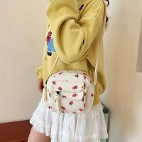 Bolso De Hombro Hermoso Con Patrón De Grama Y Pista De Fresas Bolso Bandolera Casual Para Mujer Maletín De Maquillaje Estudiante Con Múltiples Bolsillos - details 3