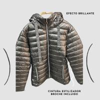 Beachy Abrigo Brillante Corto Ajustado Al Cuerpo Tallaje Normal Estiliza Figura Con Cremalleras Laterales - details 13