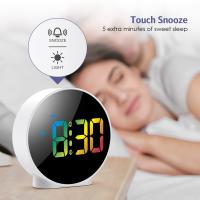 Reloj despertador digital, despertador con pantalla LED colorida para Mesita de Noche, reloj digital con batería o USB con función de repetición, brillo de 4 niveles, para personas que se pueden ver profundamente - details 2