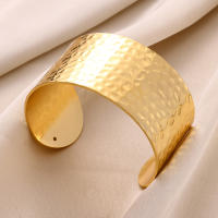 Pulsera Abierta Geométrica Vintage Para Mujer En Acero Inoxidable Color Oro Joven Y Elegante Joyería Clásica Regalo Ideal - details 8