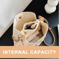 Bolso de hombro informal para mujer, tipo mensajero, de piel sintética impermeable, estilo universitario, para compras. - details 2