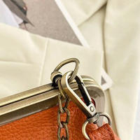 Bolso De Hombro Pequeño Para Mujer Elegante De PU Cuero Suave Lujo Diseñador Clip Clutch Retro Bolso De Mano Y Cruzado Con Cierre De Cremallera - details 20