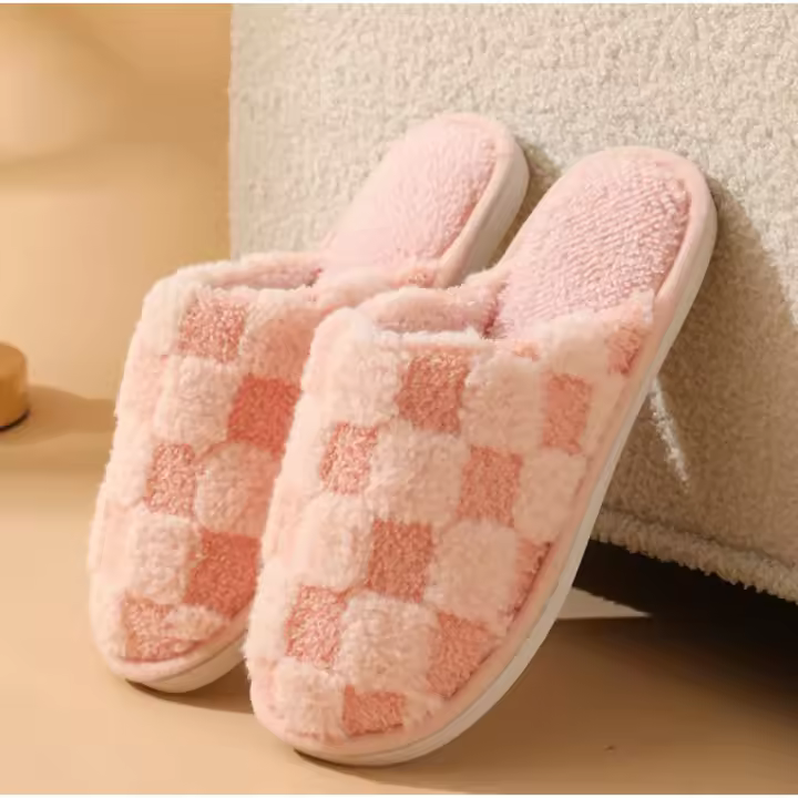 Zapatillas de Estar por Casa para Mujer y Hombre  Diseño Tablero de Ajedrez Gris y Melocotón  Pantuflas  Mujer y Hombre de Estar por CasaCómodas y Antideslizantes - 1