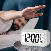 Reloj Despertador Digital, LED Pantalla Reloj Alarma Inteligente con Temperatura, Sensor de Brillo, 12/24 Horas, Función Snooze y Alarma para Dormitorio, Hogar, Oficina, Cocina(Batería) - details 2